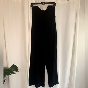Black strapless jumper with wide legs. Size Medium.